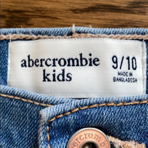 LIKE NEW🌺Abercrombie detailed denim skirt - Picture 2 of 4